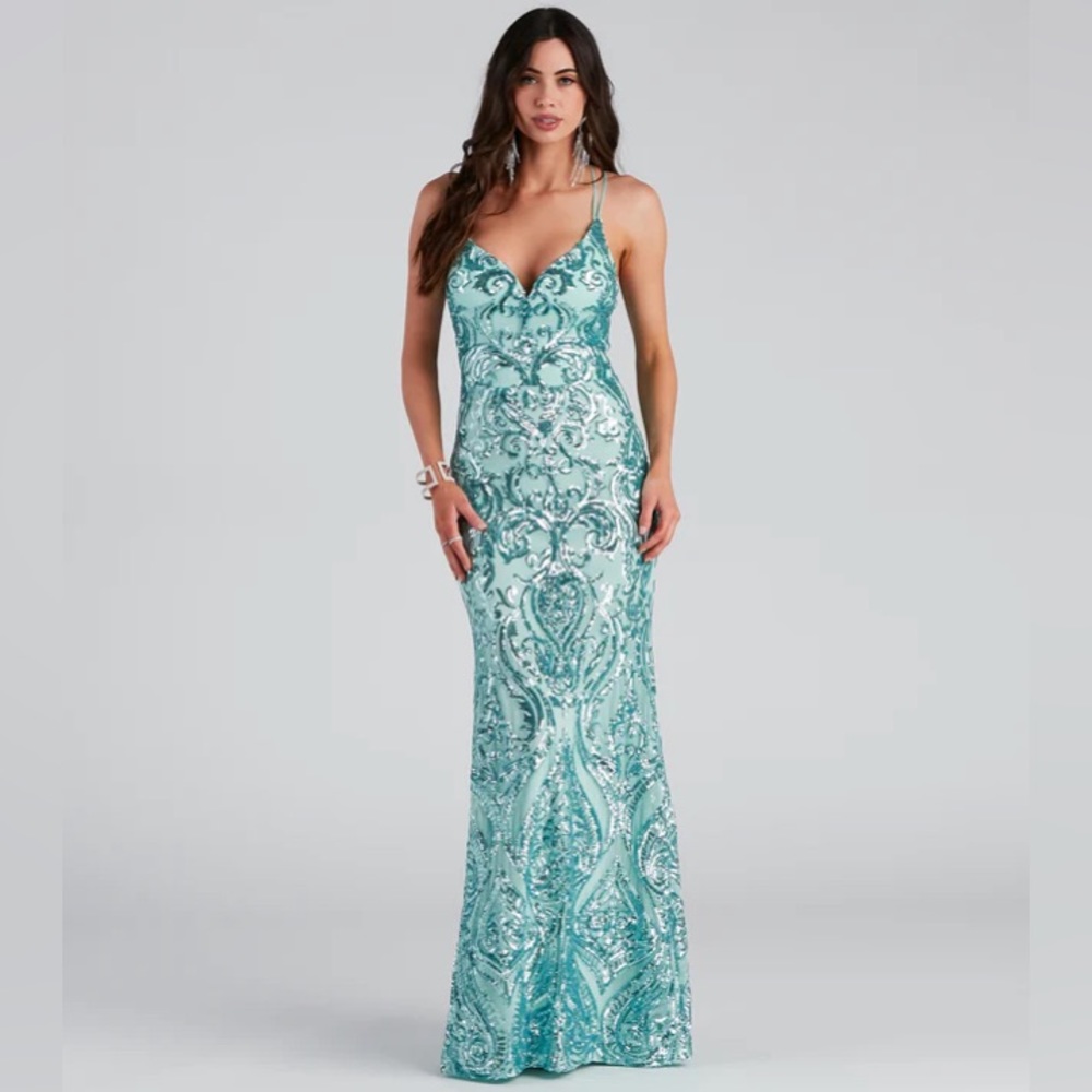 Teal prom dress, mermaid, sweetheart neckline, adjustable straps.